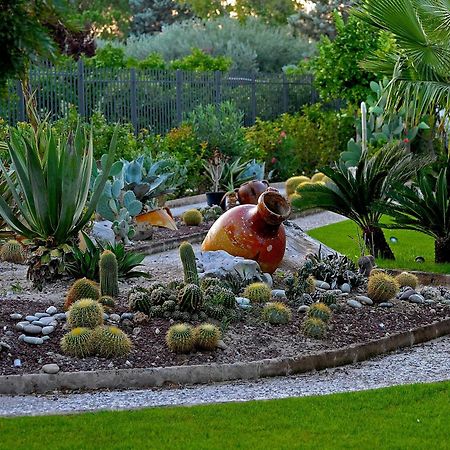 Отель Il Giardino Del Te Барлетта Экстерьер фото