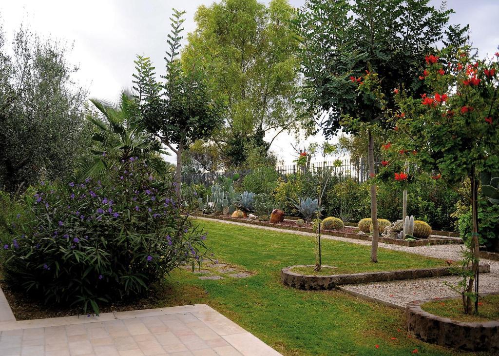 Отель Il Giardino Del Te Барлетта Экстерьер фото
