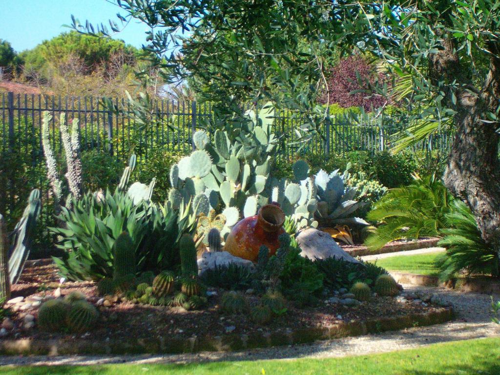 Отель Il Giardino Del Te Барлетта Экстерьер фото